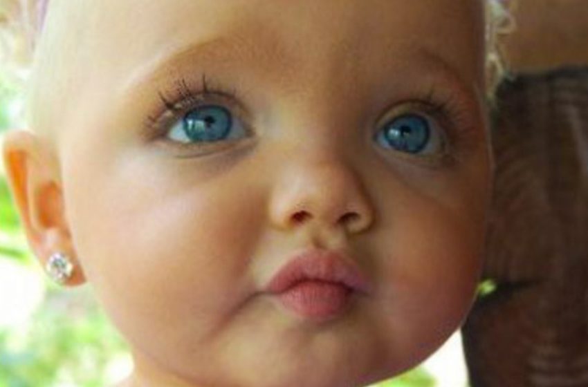  «Куколка из прошлого»: Как выглядит девочка — модель, которой сейчас исполнилось 9 лет