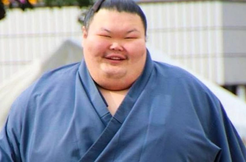  «Ушел из спорта в спорт»: Бывший сумоист из Бурятии, который весил 300 килограмм, похудел больше чем на 112 кг