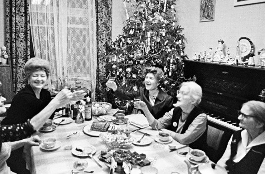  Бой советских курантов: Какой в советское время накрывали стол на Новый год
