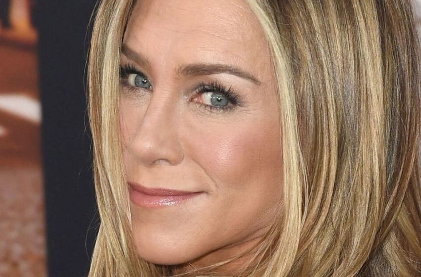  «Haljina izgleda previše provokativno”: Jennifer Aniston u prozirnoj mini-haljini izazvala je veliku pažnju